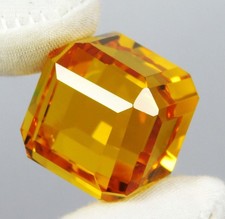 Topazio giallo taglio cubo