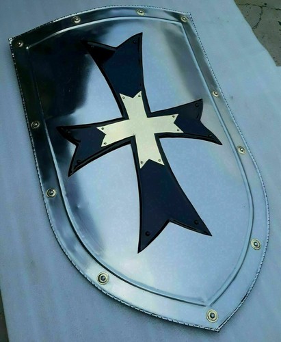 Scudo medievale cavaliere