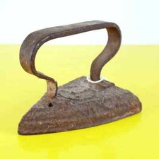 antico ferro da stiro in