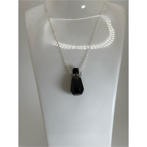 Collana con ciondolo bottiglia