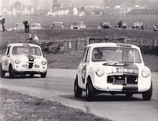 MINI'S CAR No.40, IN ACTION