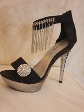 Scarpe eleganti con decorazioni in strass sexy