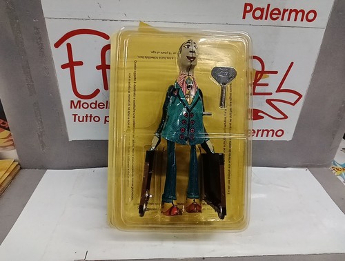 Uomo con valigie giocattolo - con,