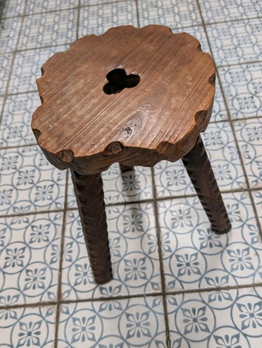 Sgabello intagliato vintage