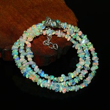 Collana con pietre preziose