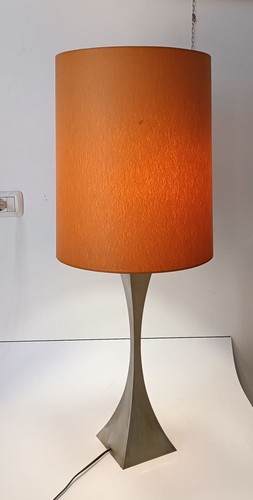 Grande lampada da - da, tavolo