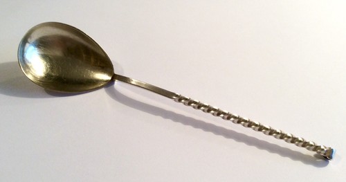Antico cucchiaio con ciotola