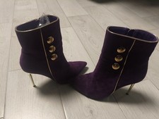 STIVALETTO CON TACCO A SPILLO