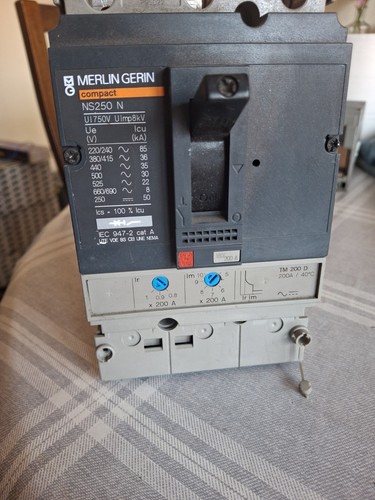 Merlin gerin 200 amp 36ka - gerin,