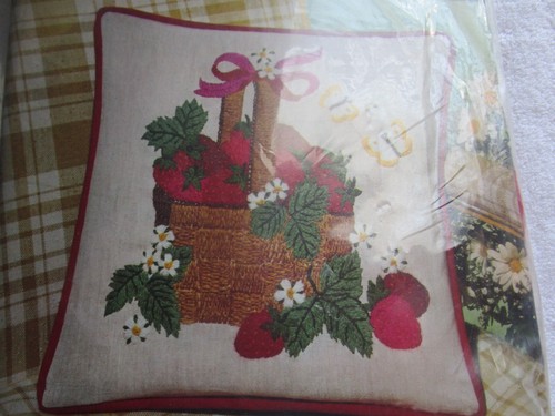 Kit ricamo cuscino - , crewel