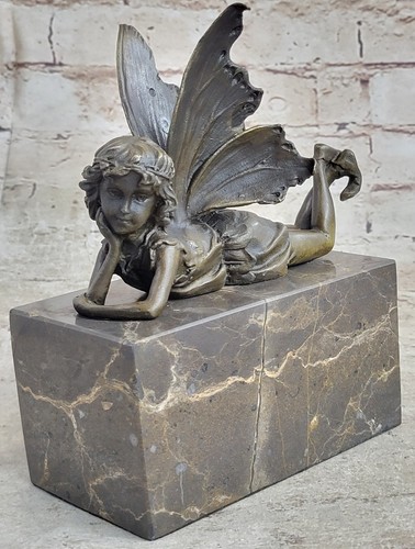 Statua giovane donna angelo