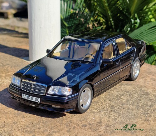 Modellino auto mercedes - 1/18,