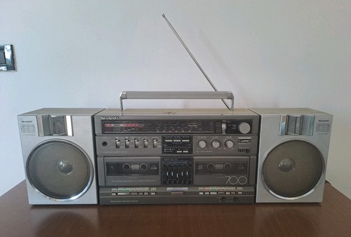 Sharp 700h boombox radio - gf,