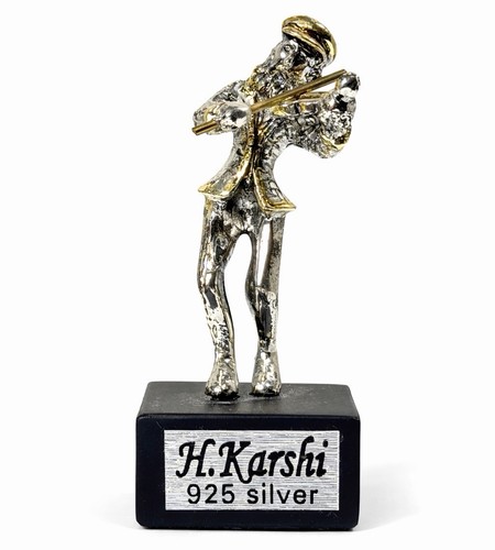 Karshi statuina violinista - h.,