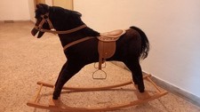 Cavallo a dondolo per bambini in tessuto e legno