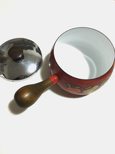 Pentola in ceramica con coperchio vintage