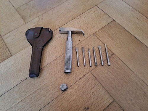 Vecchio utensile multifunzione - vecchio,
