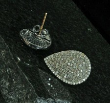 Orecchini a forma di pera