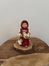 Donna con galline rossa - galline,