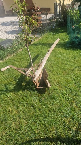 Vecchio aratro legno - in, con