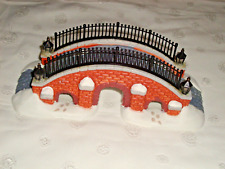 ponte in ceramica porcellana LEMAX per viale del Villaggio di Natale