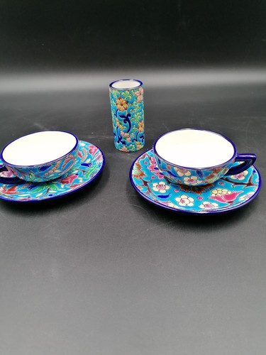 Tasses sous - tasses, +vase