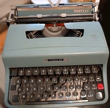 Macchina da scrivere vintage Olivetti Lettera 32 - Italia, perfettamente funzionante.