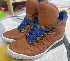 Scarpe da ginnastica Adidas serie elegante marrone e blu - taglia UK 5