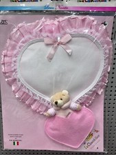 FIOCCO NASCITA COCCARDA FUORI PORTA DA RICAMARE PUNTO CROCE CUORE ORSETTO ROSA