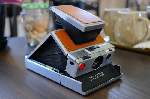 Polaroid model cla - sx-70,