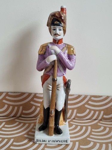 Statuina soldatino porcellana