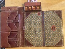 Antico Scrittoio Da Viaggio Per Scrittura/Pittura  In Pelle Con Dettagli Oro