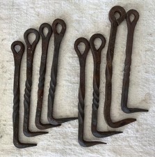 Otto (8) antichi ganci per