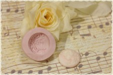 stampo in gomma per fimo cernit forma di Volto di donna tonda misura 1,8x1,8cm