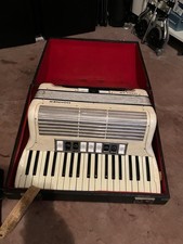 Hohner Tango IIM WHITE Piano Accordion With Case - Fisarmonica 96 Bassi