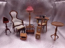 Lotto di mobili in miniatura