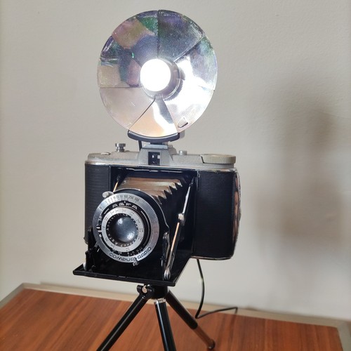 Antica macchina fotografica - , e