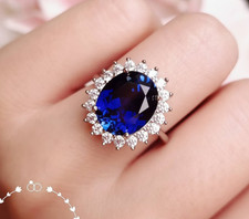 Anello zaffiro blu ispirato