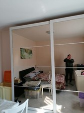 armadio a due ante scorrevoli vetrate