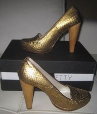 MUST HAVE GOLD Shoes Scarpe