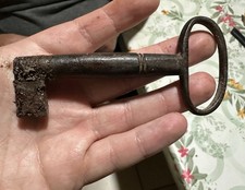 Antica serratura in ferro