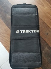 Native Instruments Traktor Kontrol X1 MK2 DJ Controller incluso supporto/borsa