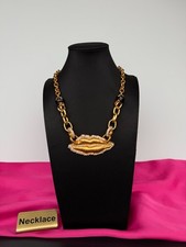 Collana bocca in ottone con