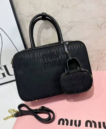 Miu borsa - a, mano
