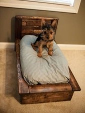 Cuccia divanetto per cani realizzata con bancali Epal legno massello