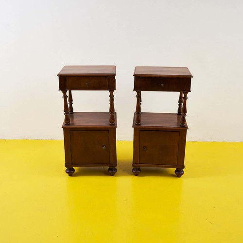Coppia antichi comodini - di,