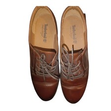 Scarpe stringate con i lacci