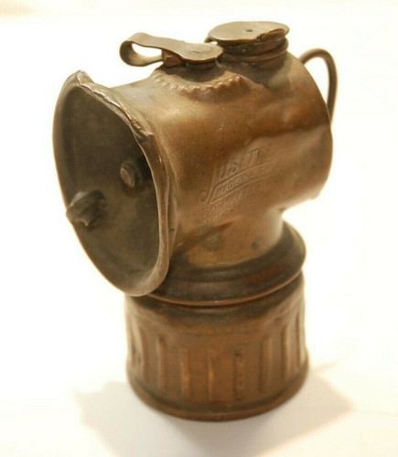 Antica lampada testa minatore