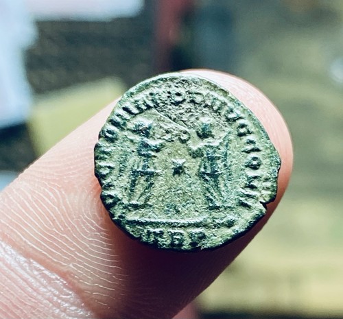 Constans nummus trier ad - constans, ae
