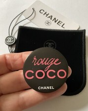 Chanel paris grand badge pins - grand,